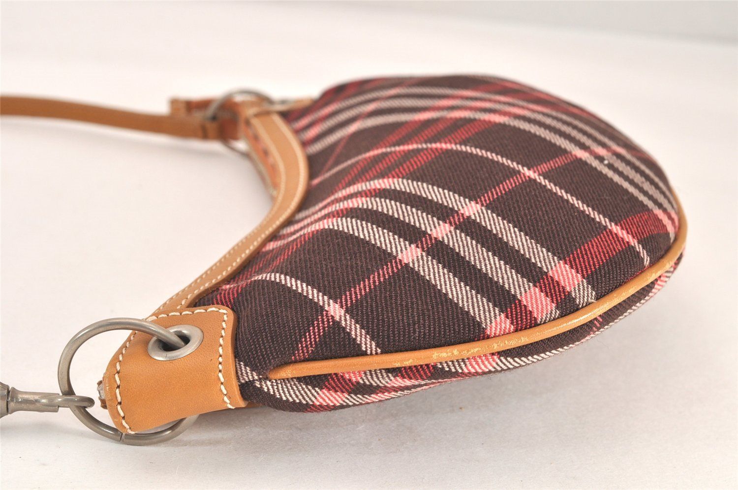 近年モデル　バーバリー　カメラバッグ　ショルダーバッグ　ノバチェック　ポシェット バーバリー ポシェット ショルダー バーバリー Burberry ショルダー