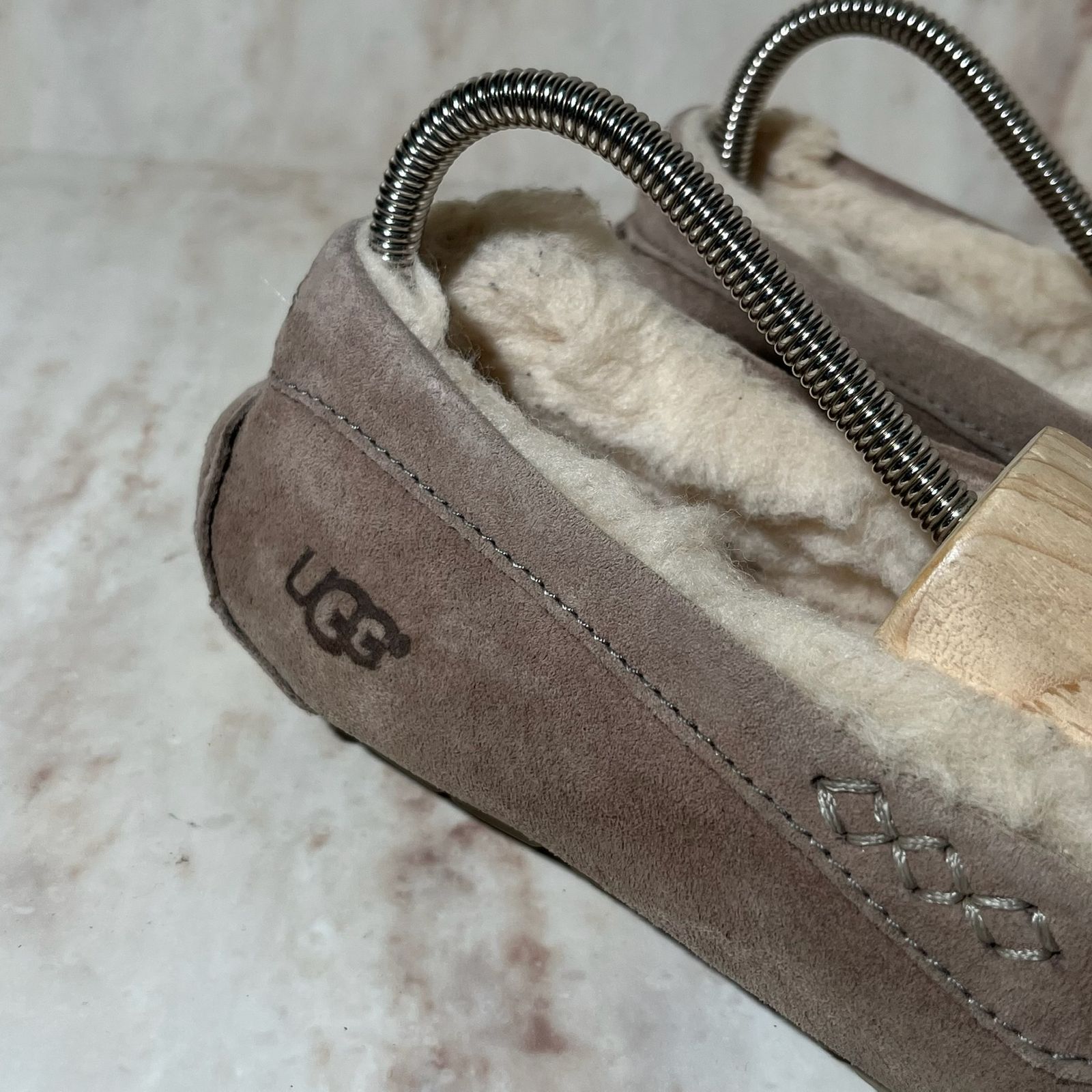 UGG モカシン フラットシューズ 24cm - 靴