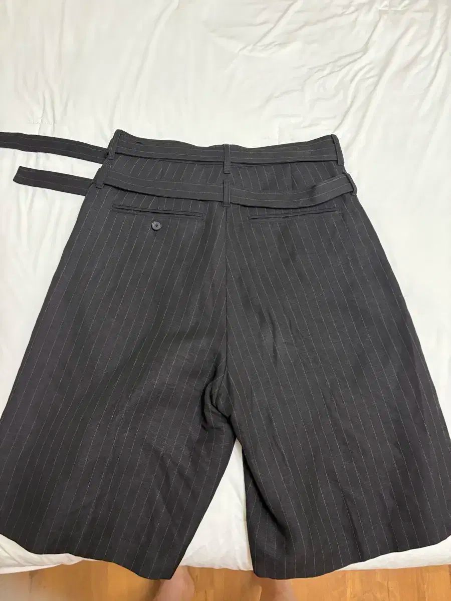 エクリュ ジェーン スミス ベルト バミューダパンツ DECORATOM_COM_BR