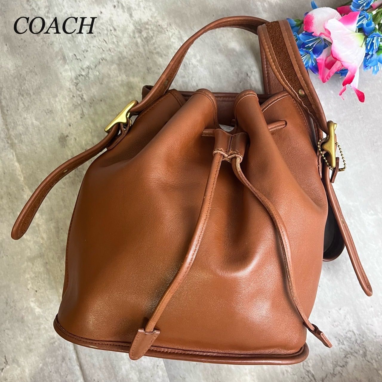 ✨極美品✨ OLD COACH オールドコーチ ショルダーバッグ トートバッグ 巾着 バケツ型 バックル ゴールド金具 チャーム ロゴ型押し  グラブタンレザー 肩掛け レディース ブラウン 茶色 - メルカリ