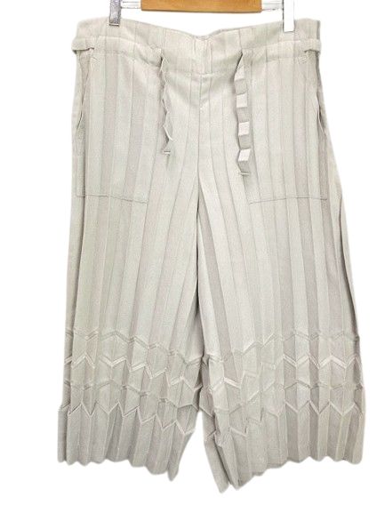 ミーイッセイミヤケ me ISSEY MIYAKE キューブ プリーツ パンツ CUBE PLEATS BOTTOMS ライトグレー フェイクスエード スウェード調 ボトムス