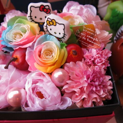 キティ フラワーギフト 箱を開けてサプライズ キティ ダニエル キャンドル入り ボックス レインボーローズ プリザーブドフラワー