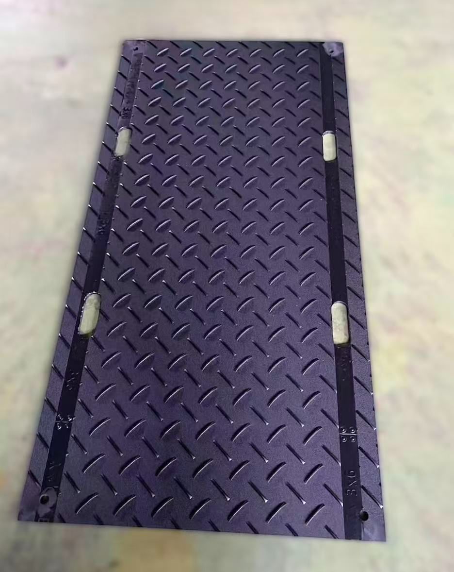 茨城引取 10枚 樹脂製敷板 910mm×1820mm×18.7mm 片面リブ 樹脂 敷板 プラ敷 工事 駐車場 軽量 黒 HRDEVELOPMENT_JP