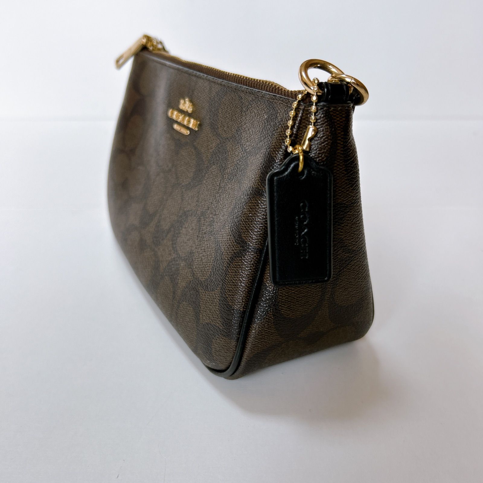 美品✨　コーチ　アクセサリーポーチ　ショルダーバッグ　シグネチャー　チャーム付 美品】 COACH コーチ ショルダーバック アクセサリーポーチ