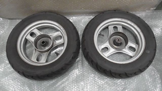 【美品】スーパーカブ　JA44（AA09 ）ホイール　前後（タイヤ付） 美品】カブAA09 ホイール 前後（タイヤ付） 美品 スーパーカブJA44