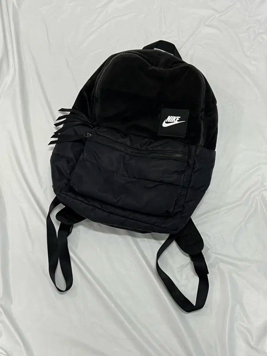 NIKE(ナイキ) 防寒された ヘリテイジ ミニ リュック リュックサック