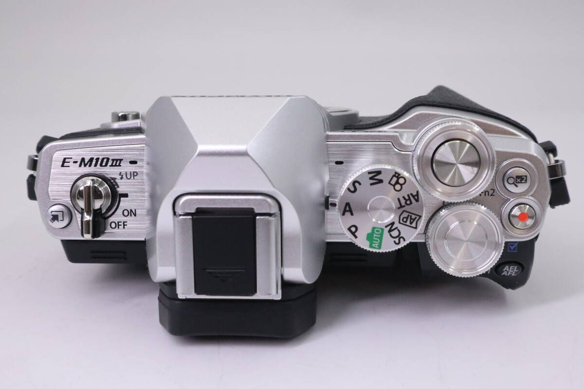  OLYMPUS OM D E M 10 Mark III オリンパス ミラーレス一眼 シルバー f 02929 1 ミラーレス一眼 デジタルカメラ