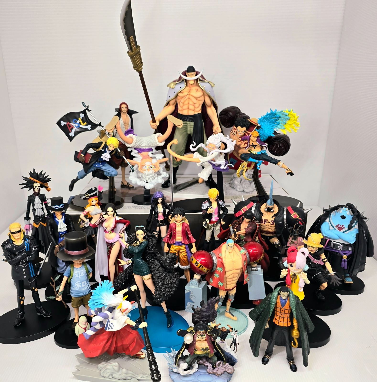 ワンピース ONE PIECE フィギュア まとめ売り まとめてセット26体☆POP 白ひげ ルフィ ニカ プライズ DXF シャンクス マルコ  造形王頂上決戦 バウンドマン ヤマト ティーチ ジンベエ フランキー ゾロ ナミ ハンコック サボ ロビン ウタ - メルカリ