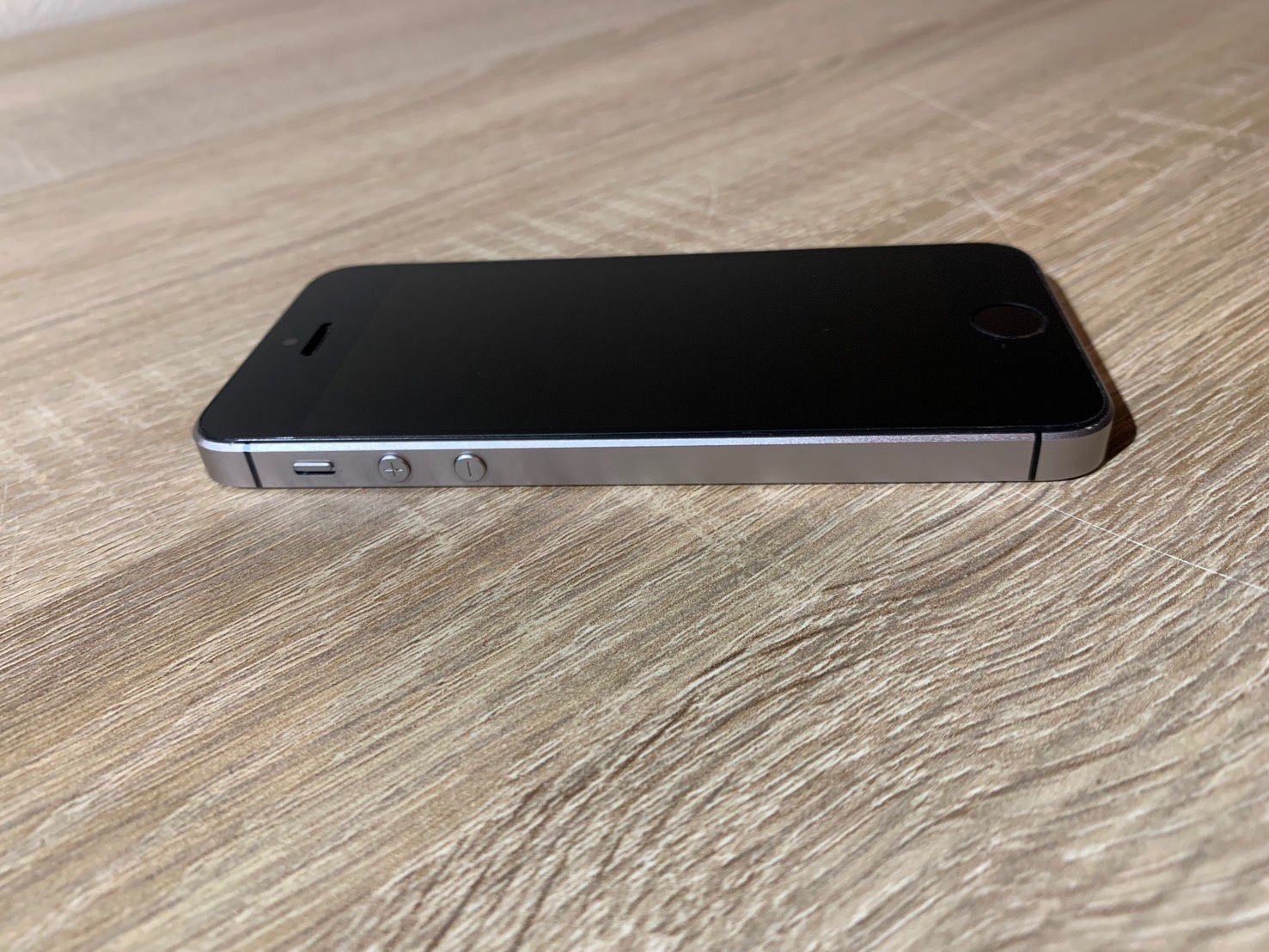 【追加値下げ】iPhone SE 第一世代　64GB シルバー 5896 iPhone SE 第一世代 64GB シルバー iPhone SE (第1世代) 中古一覧｜