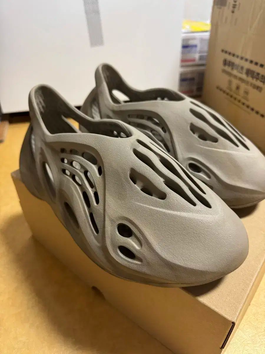 イージー フォーム ランナー ストーン セージ 275