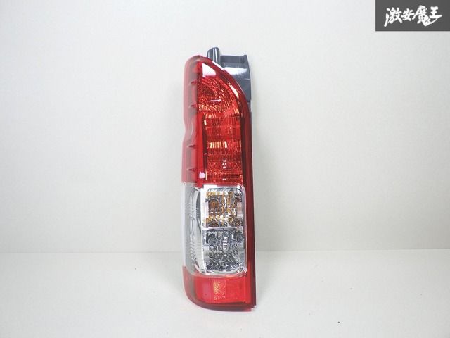 新車外し】【送料無料】トヨタ 200系ハイエース純正後期テールランプ