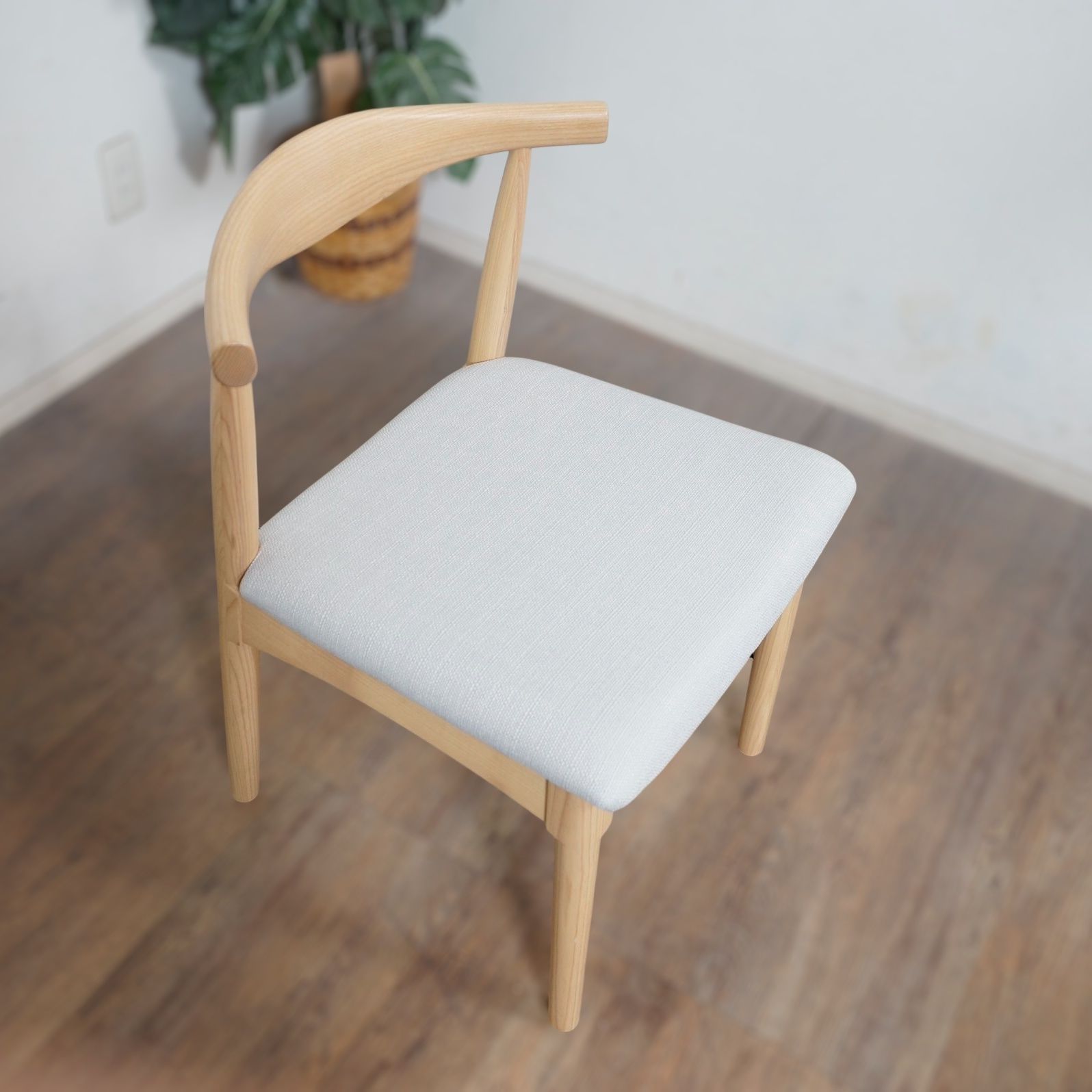 K 北欧 ダイニングチェア アッシュ無垢材 曲木加工 デザイナーズ風 完成品 北欧ヴィンテージ風 木製チェア 曲げ木の美しい椅子