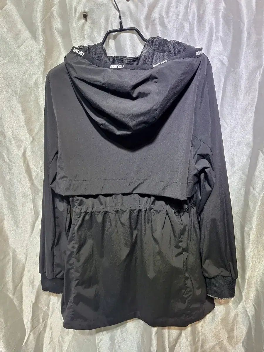 ウィンドブレーカー ブラック