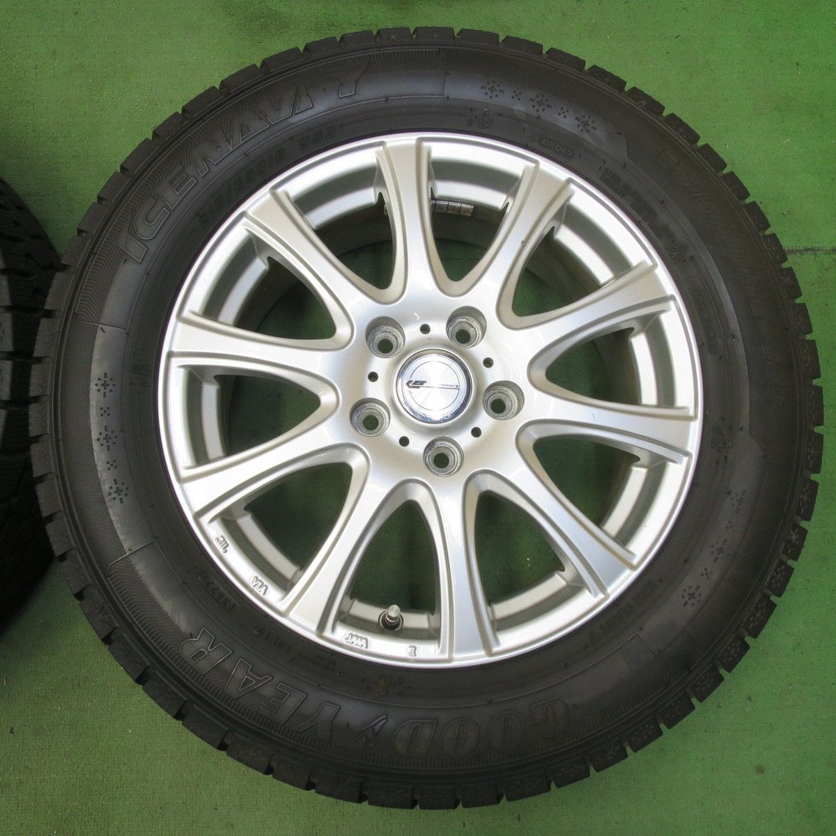 スタッドレス 2021年製 215/60R16 グッドイヤー シュナイダー スタッドレスタイヤホイール4本セット 215⁄60R16