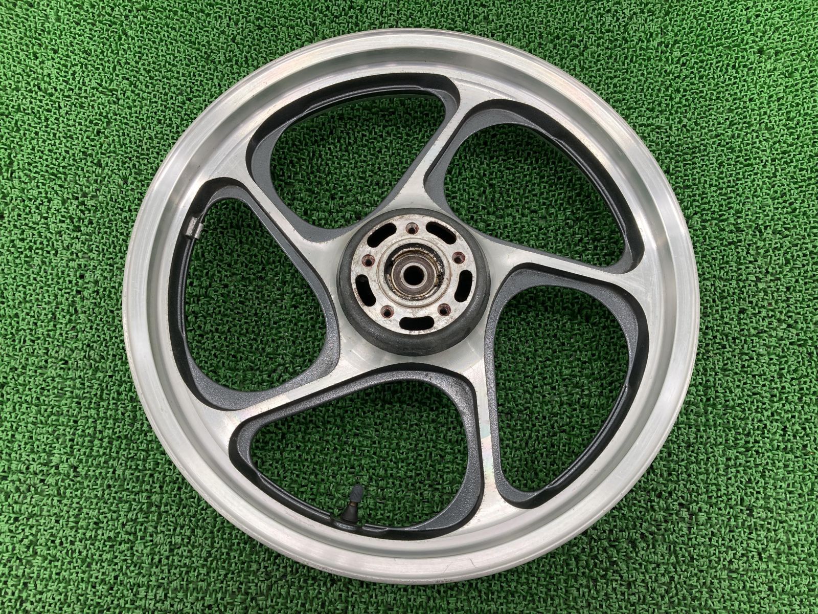 ゼファー1100 フロントホイール 1297 カワサキ 純正 中古 バイク 部品 ZRT10A 18インチ 曲がり無し 品薄 希少品 車検 Genuine