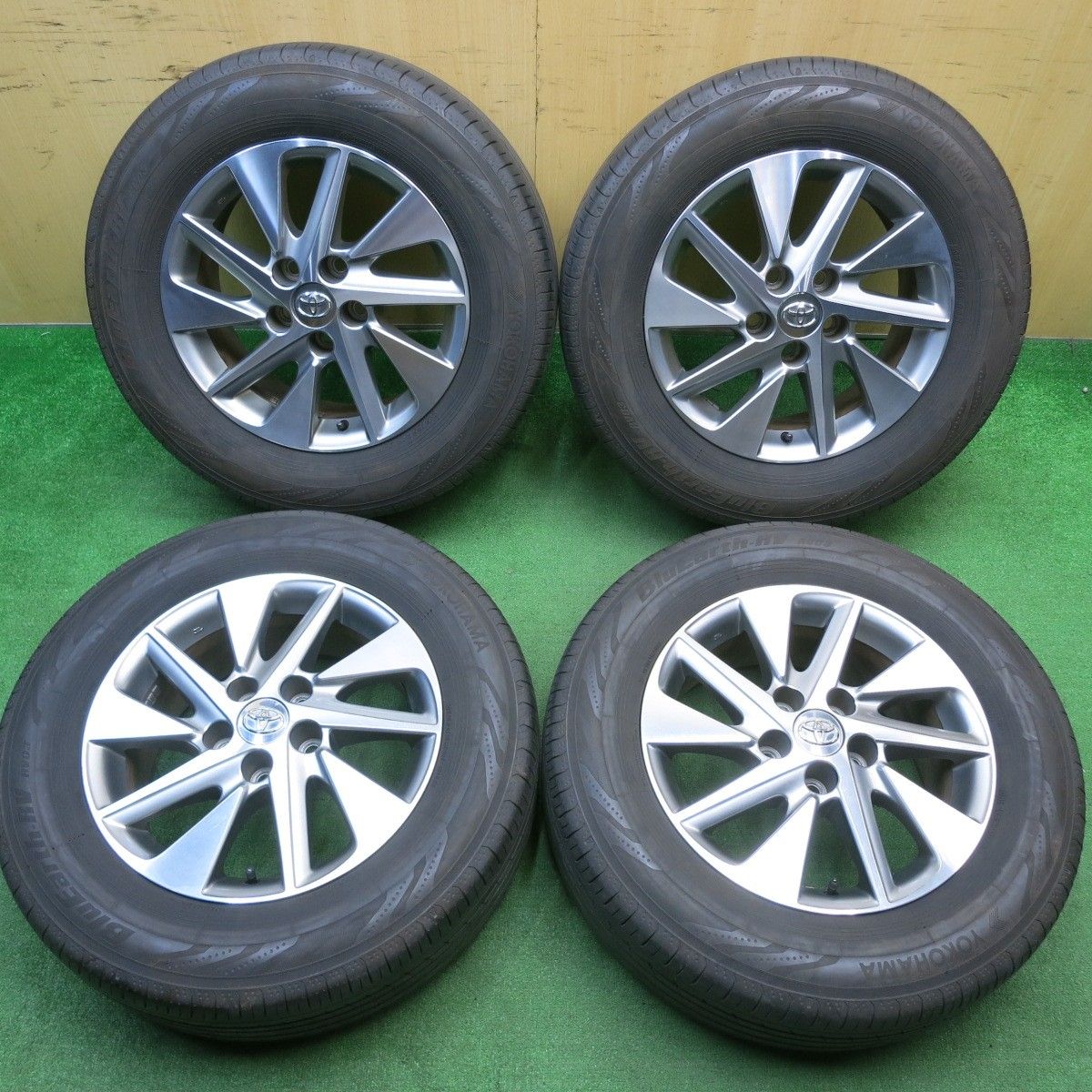 バリ溝 23年 9分 トヨタ 20系 アルファード ヴェルファイア 純正 215|65R16 ヨコハマ BluEarth-RV RV03 16インチ PCD114.3|5H 5041805TNノ