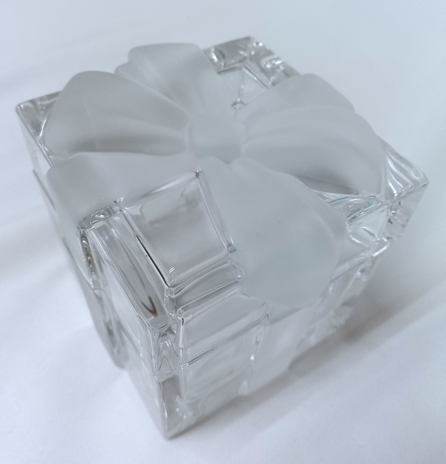 【Tiffany】ティファニー　クリスタル ボウ ボックス　　068 Tiffany】ティファニー クリスタル ボウ ボックス 068 - メルカリ