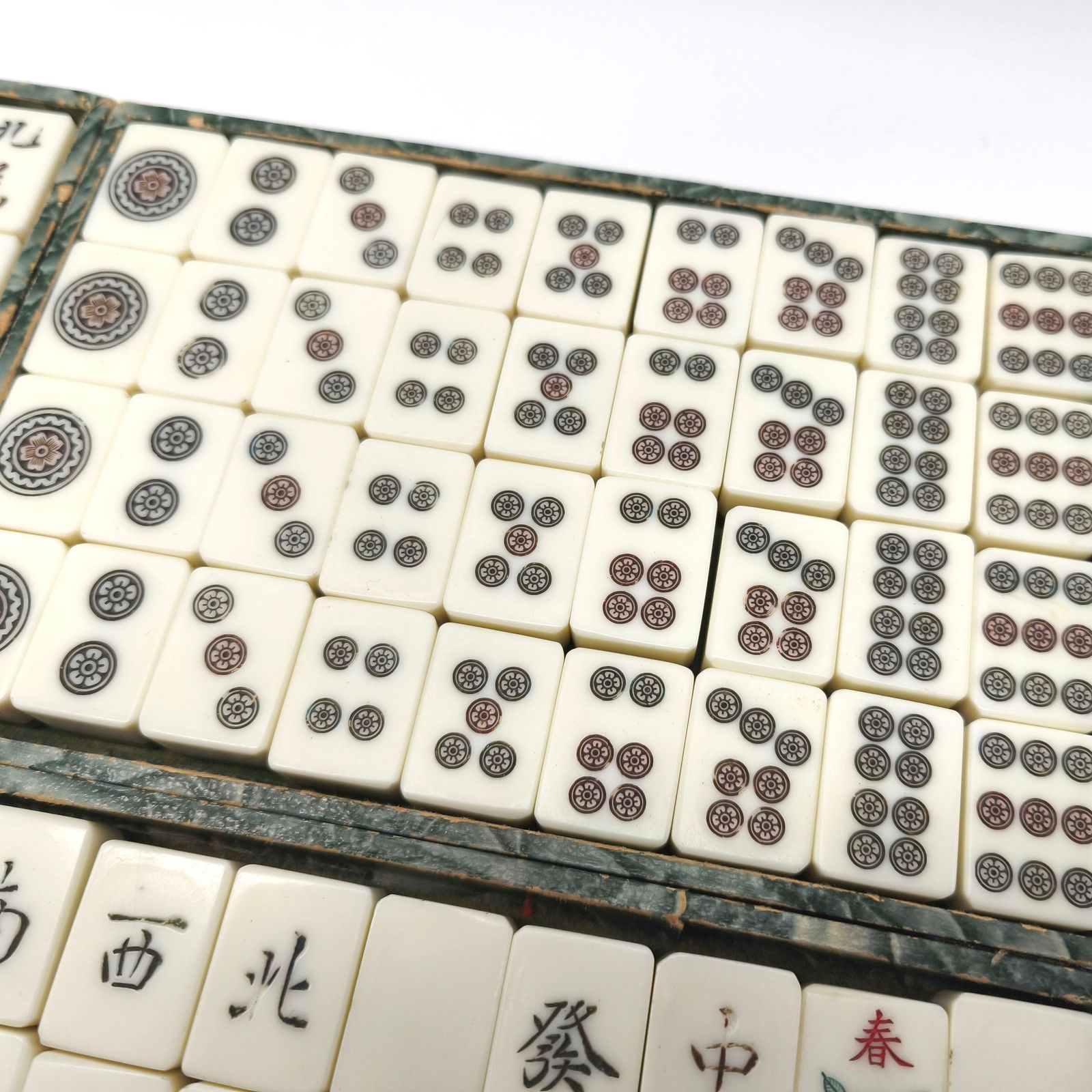 三栄製　関東書体 背緑　ジャンボ牌　下駄牌　レア 幻の逸品】 かきぬま特製 背緑牌 関東書体 直彫 手彫り 麻雀牌