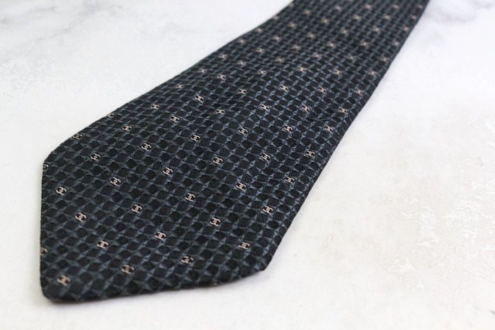 【美品】シャネル ネクタイ ネイビー 濃紺 ココマーク 小紋柄 チェーン 高級 楽天市場】CHANEL シャネル ネクタイ シルクタイ ロゴ CCマーク