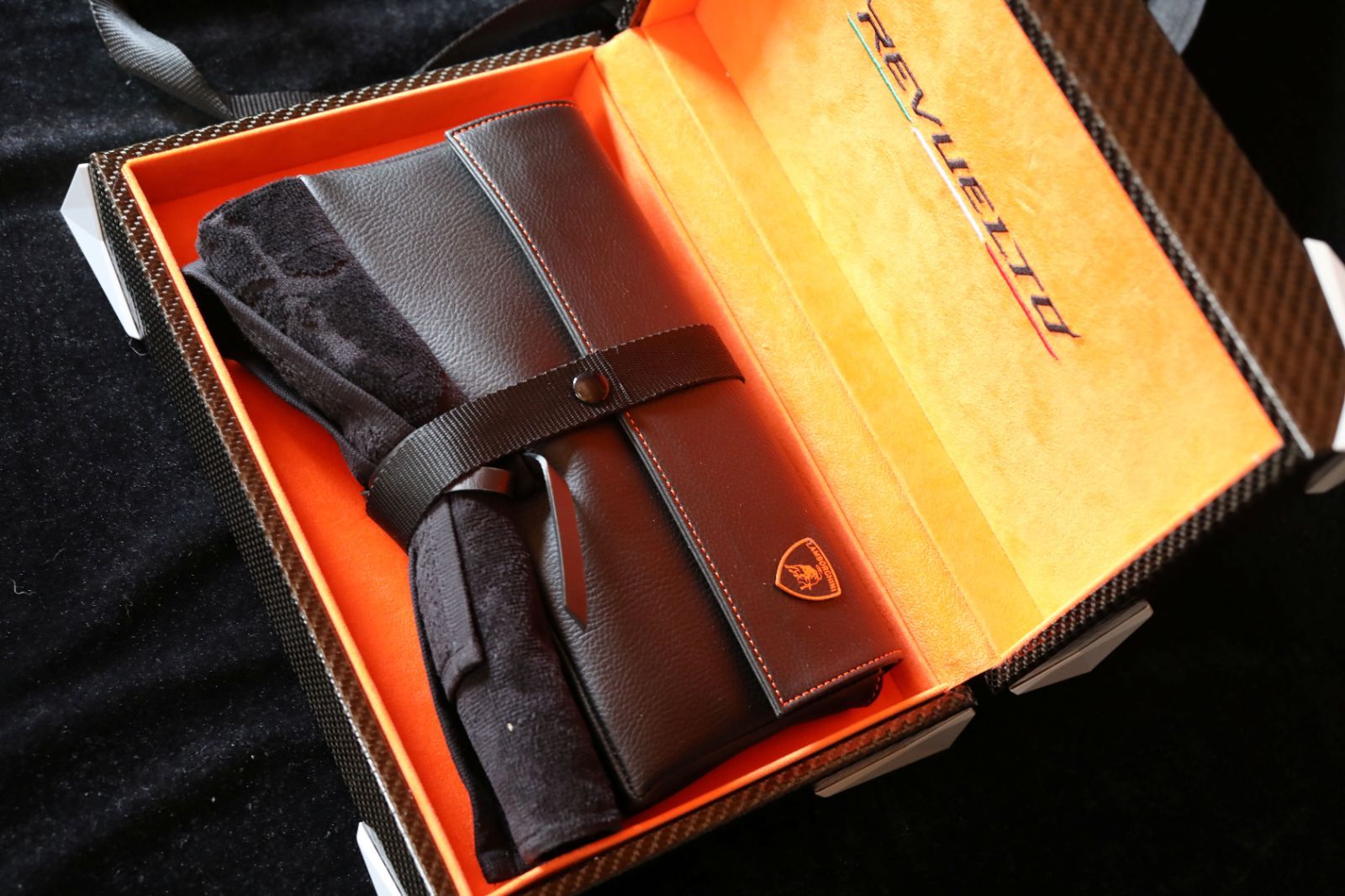 新品・未使用】Lamborghini ランボルギーニ 純正ケアキット【REVUELTO
