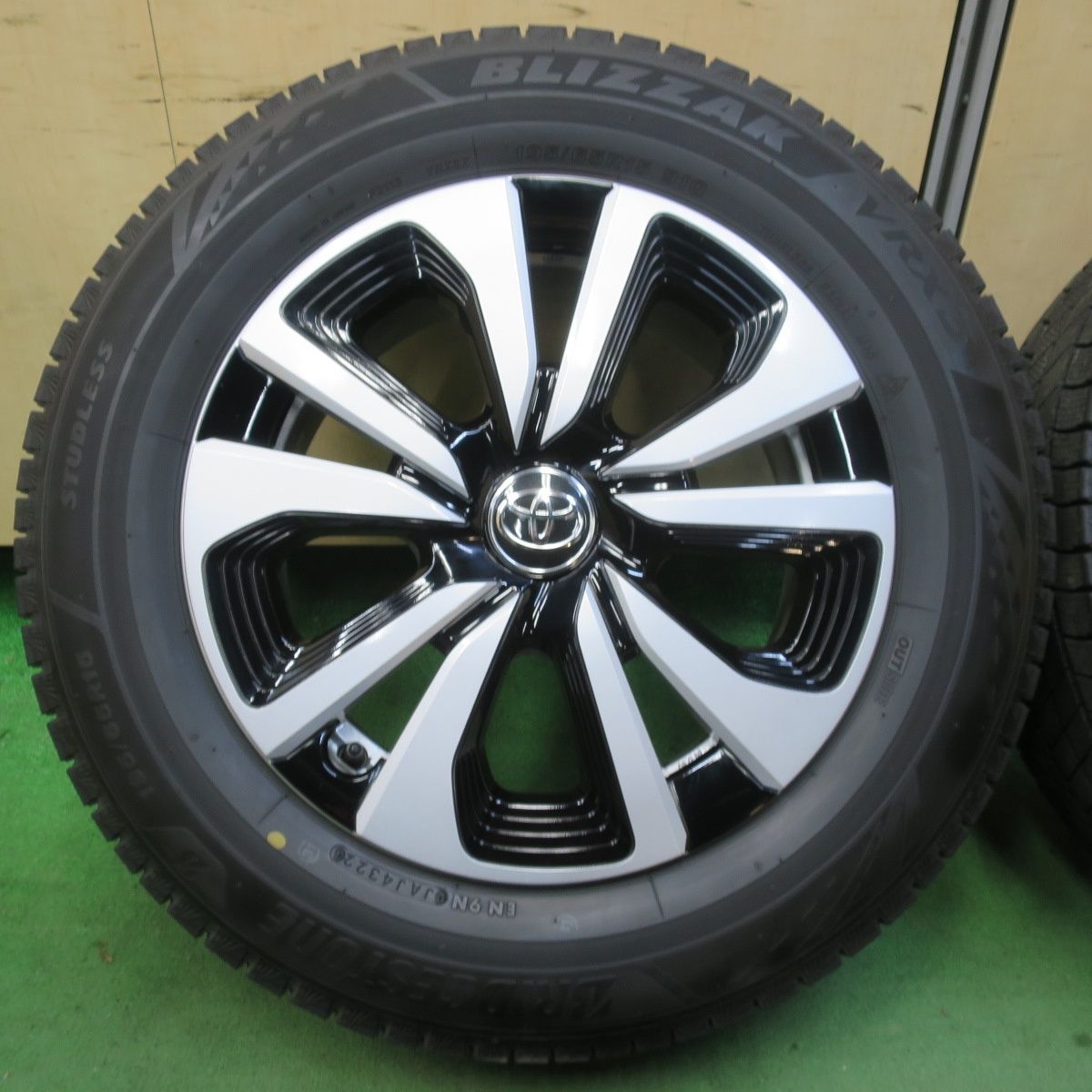 ☆新車外し純正アルミとタイヤ(195/65R15)ホイールキャップ付で 