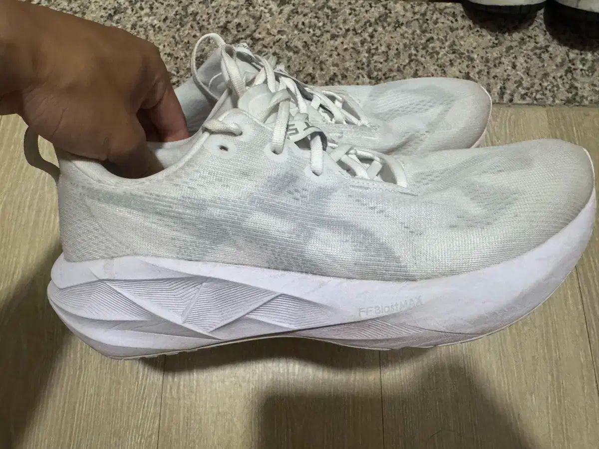 Asics アシックス ノバブラスト 5