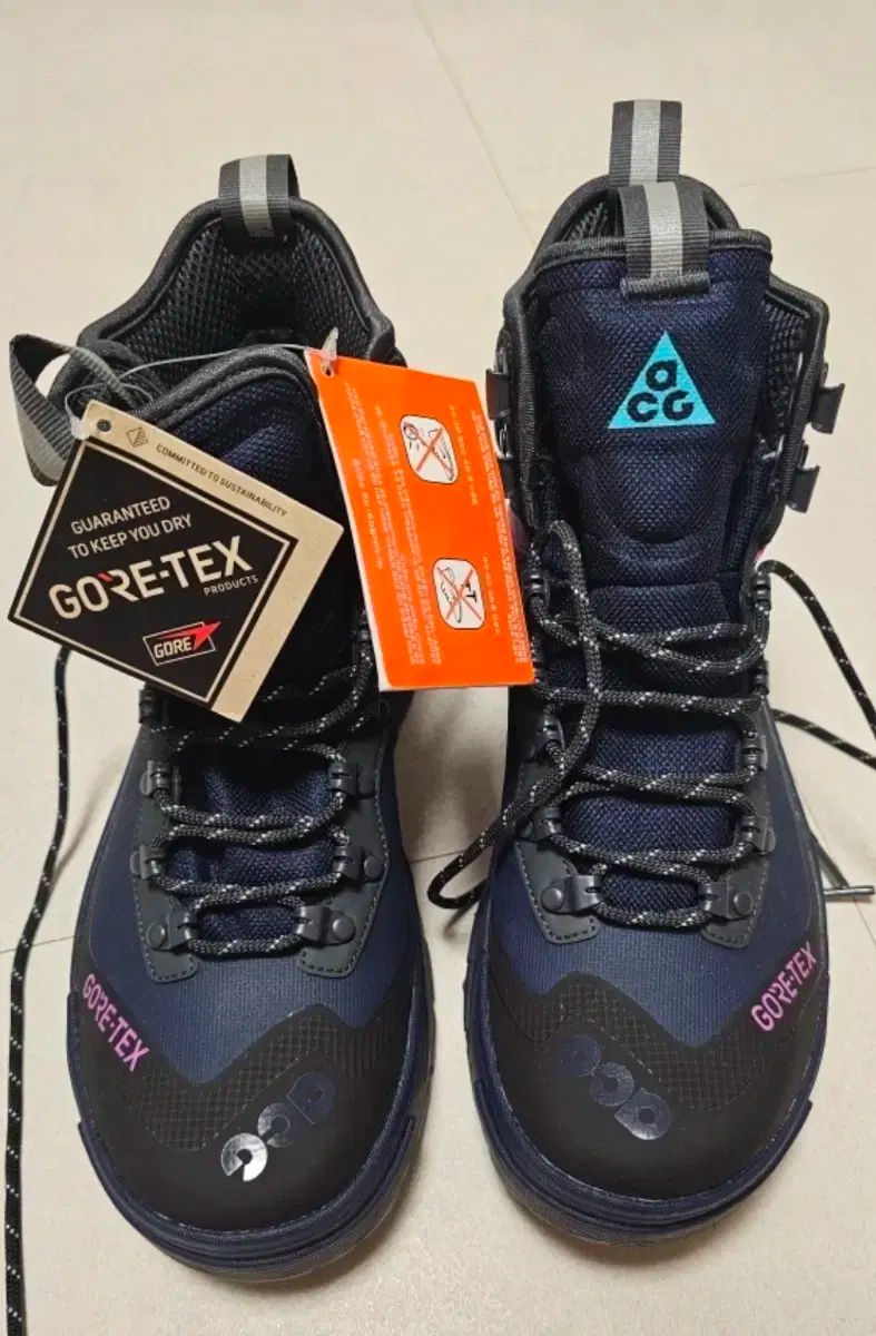 ナイキ ACG ゴアテックス 登山靴 ネイビー ピンク