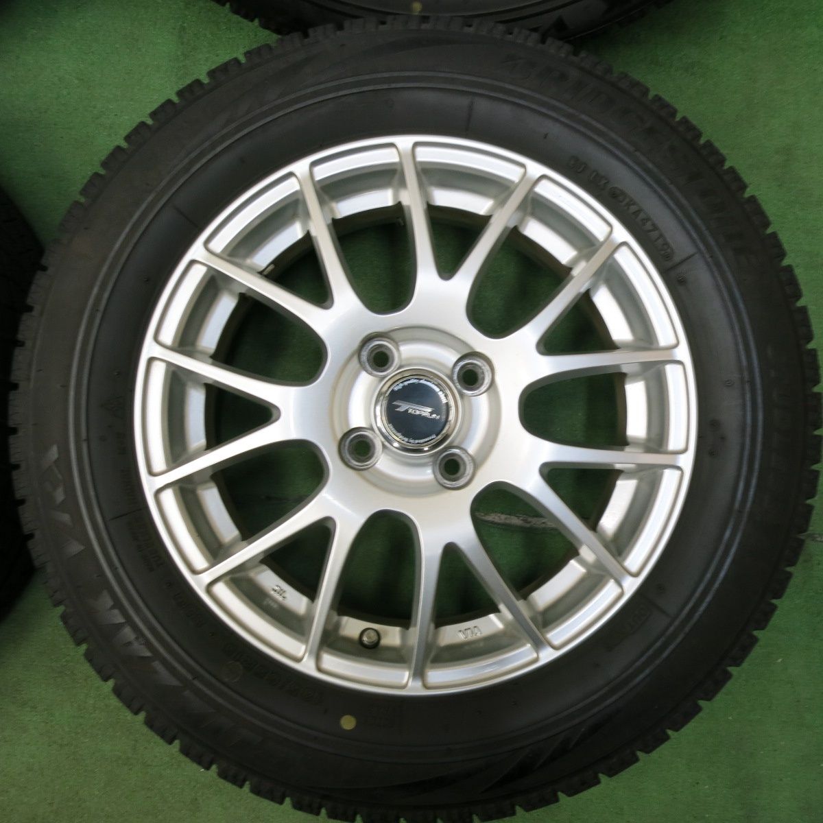 送料無料] バリ溝！キレイ！9分☆スタッドレス 185/65R15 ブリヂストン 