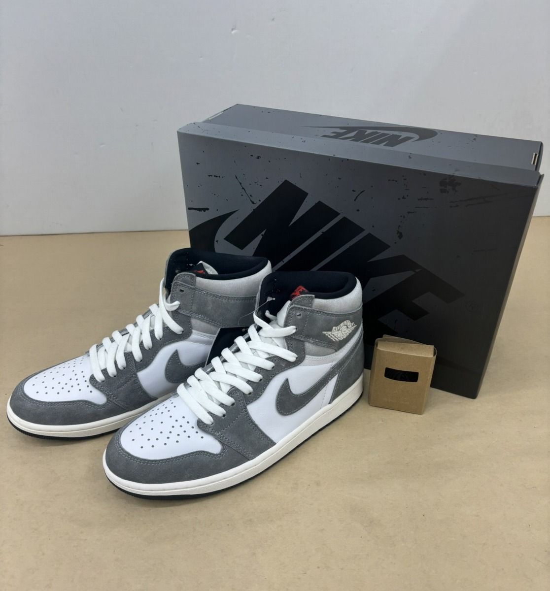 NIKE(ナイキ) / Nike Air Jordan 1 Mid Light Smoke Grey/Black-White/27.5cm | 中古 【27.5cm】aj1 high Black and Smoke Grey