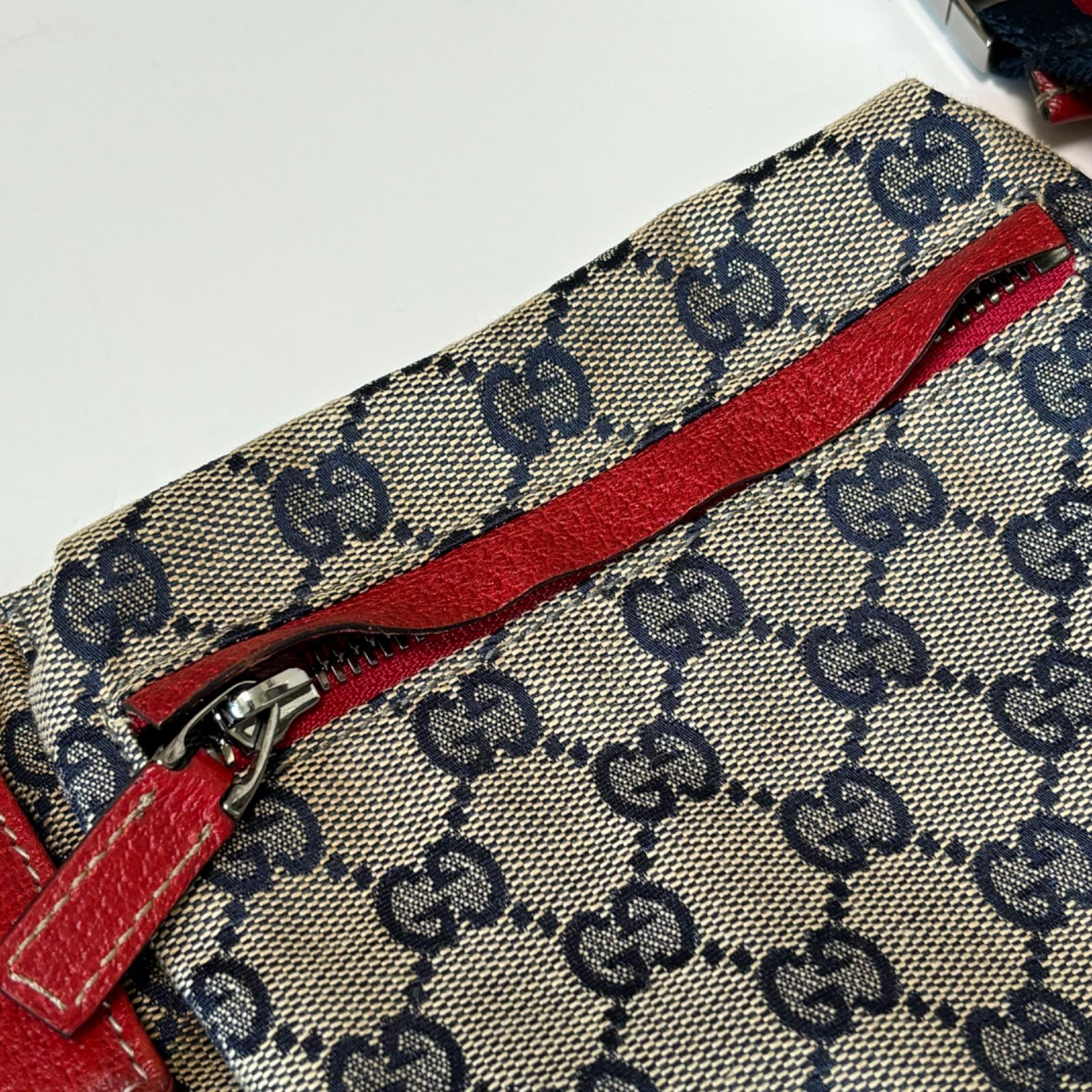 GUCCI ウエストポーチボディバッグシェリーラインGGキャンバス赤