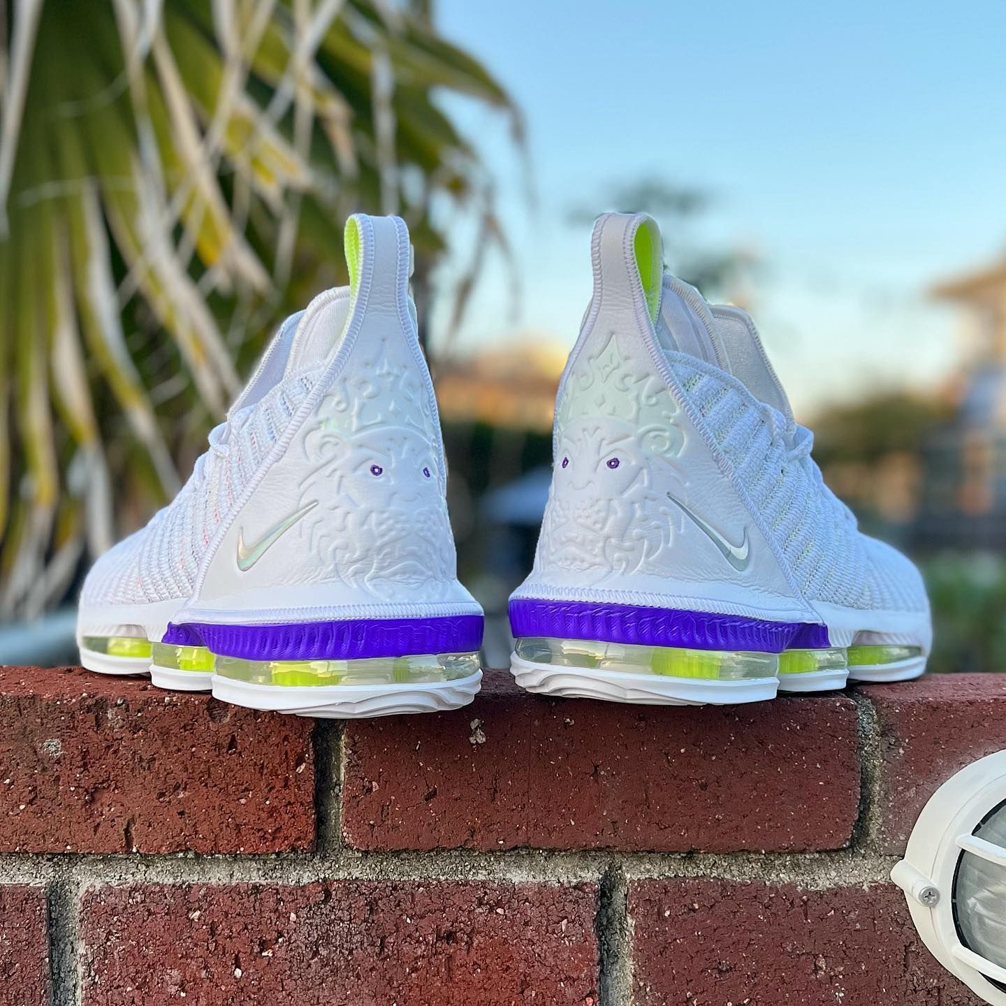 NIKE LEBRON 16 'BUZZ LIGHTYEAR' ナイキ レブロン 16 バズライトイヤー 【MEN'S】  white/multi-color-hyper grape-volt AO2595-102 - メルカリ