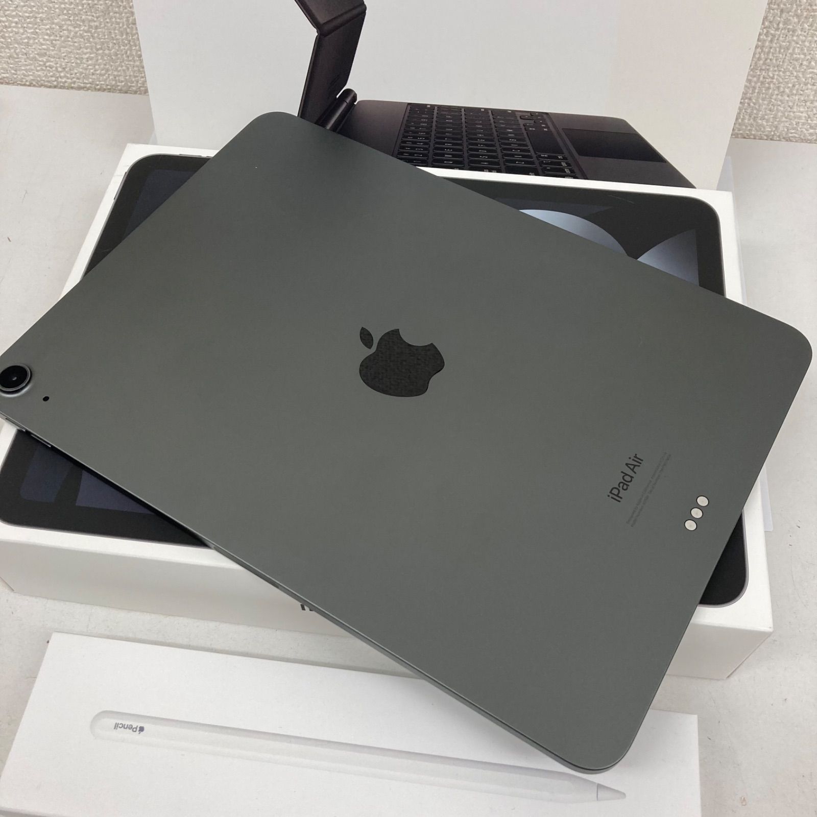 美品】 iPad Air 第5世代 MM9L3J/A wi-fiモデル 256GB magic keyboard 