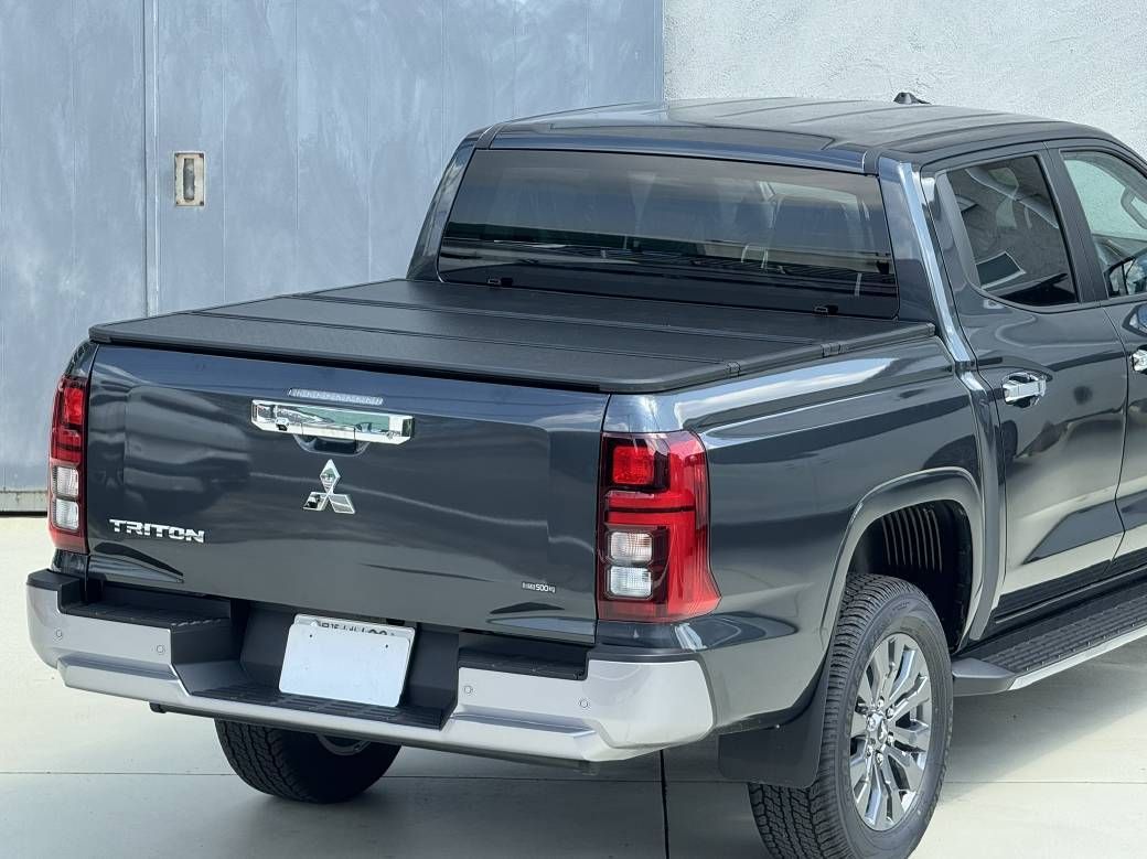 品 三菱 トライトン 3つ折り ハードトノカバー LED付 ～ GLS