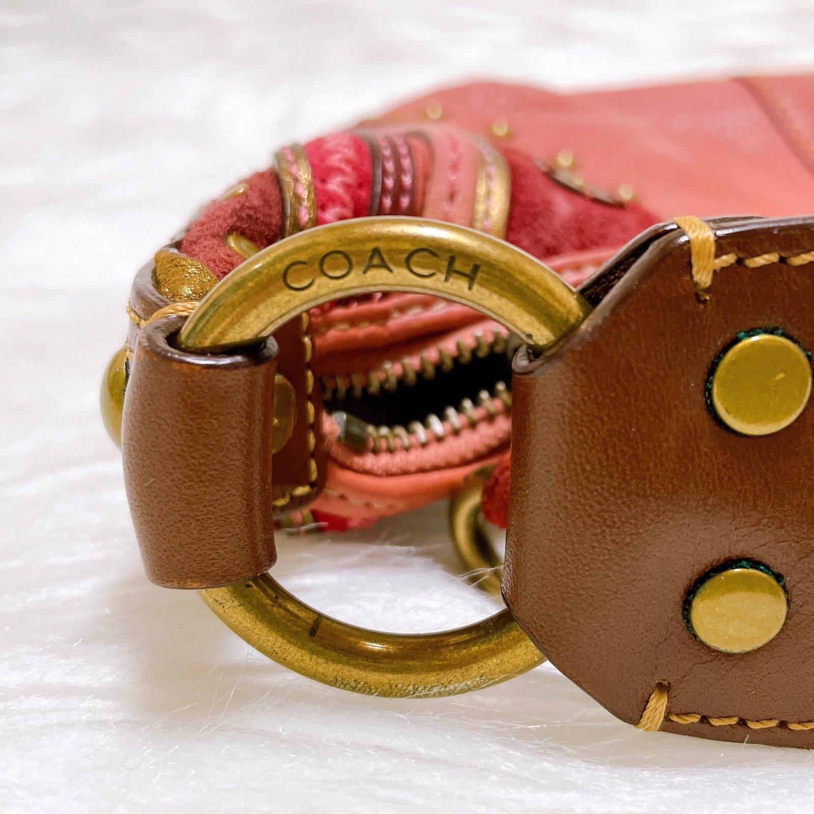 美品✨coach ワンショルダー　クロワッサン型　スタッズ　希少デザイン 美品✨coach 希少デザイン ワンショルダー クロワッサン型