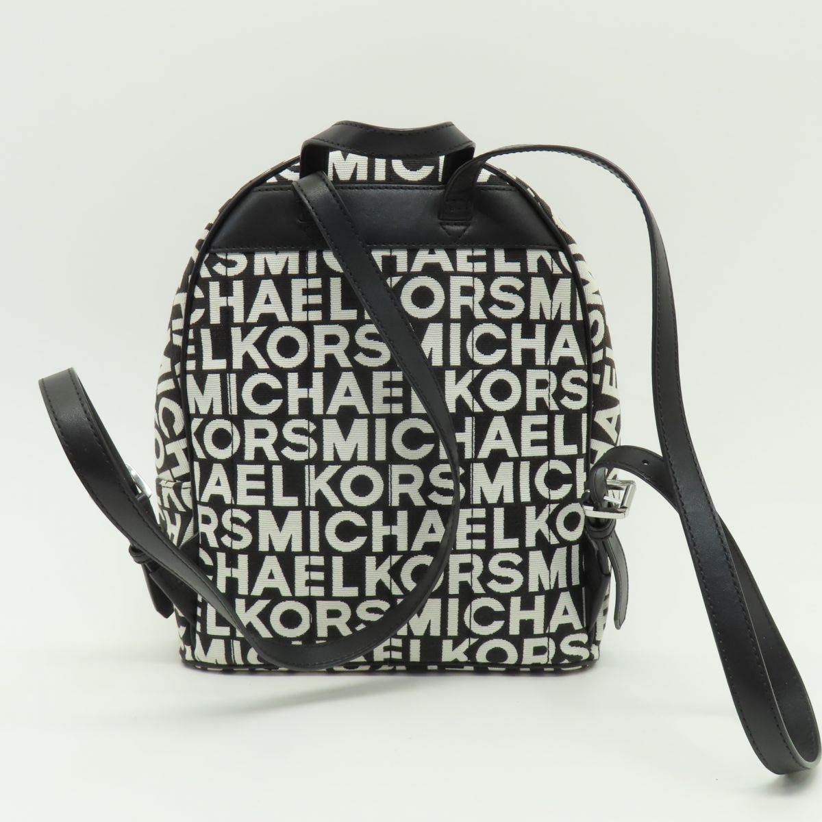 MICHAEL KORS ロゴパターンリュック MICHAEL KORS ロゴパターン リュック - メルカリ