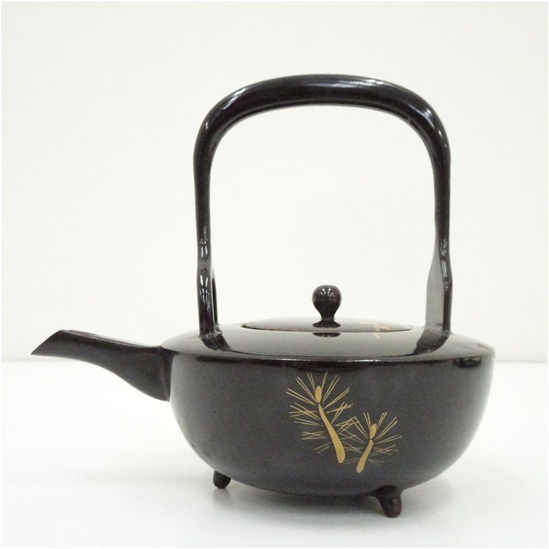 送料無料で格安。 京都夷川堺町 宮崎平安堂製 蝋色定紋付屠蘇器セット 共箱 酒器 おしゃれ 和食器 おとそ お屠蘇 お酒 酒席 酒宴 料亭 居酒屋 正月 骨董 来客 ssot 1月 冬