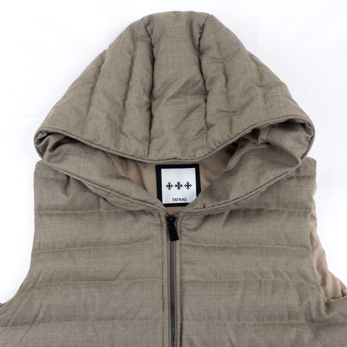 クリーニング済み！＊TATRAS ＊フード付きダウンベスト・ベージュ・03＊ クリーニング済み！＊TATRAS ＊フード付きダウンベスト