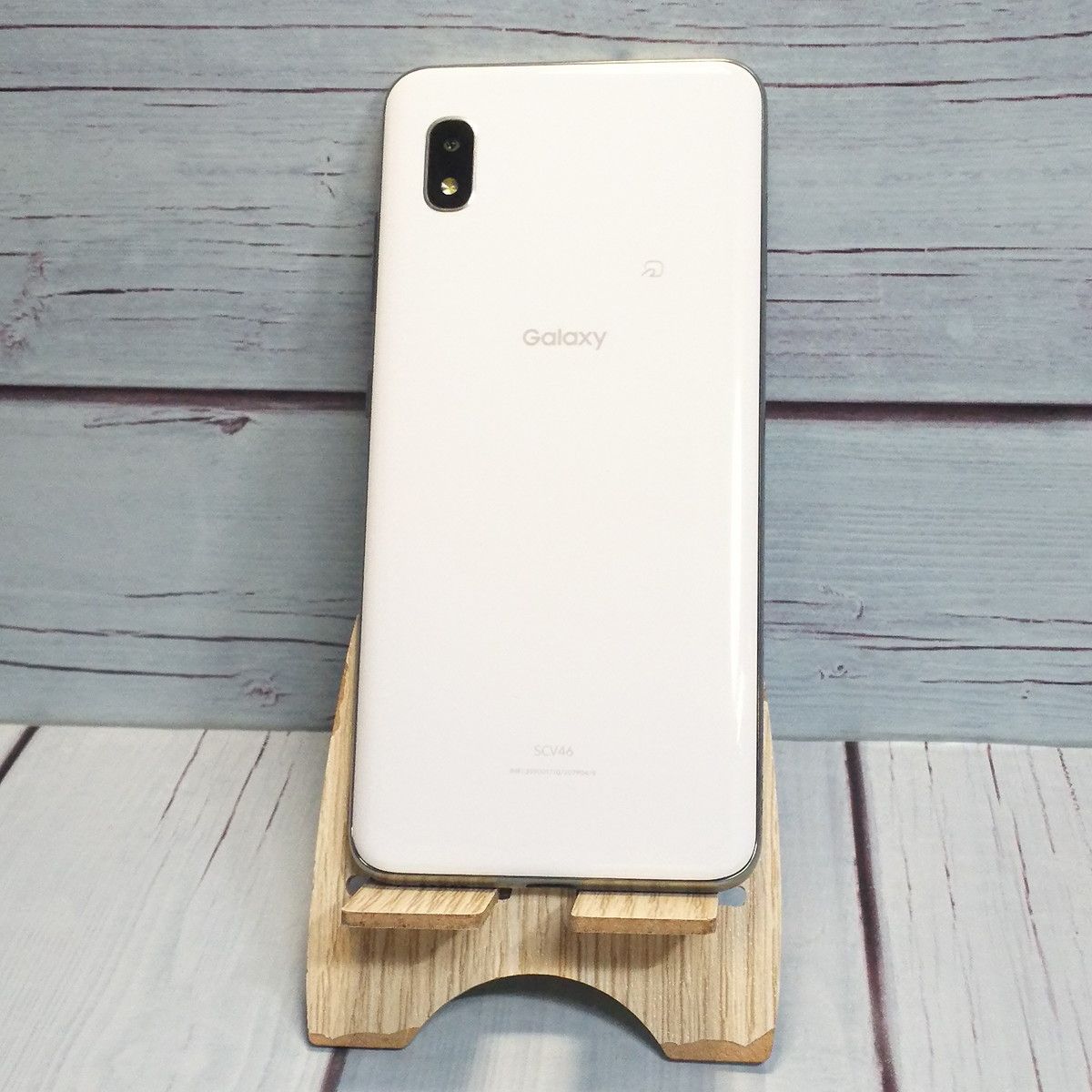 送料無料】au Galaxy A20 SCV46 White 本体 白ロム SIMロック解除済み SIMフリー 079048 - メルカリ