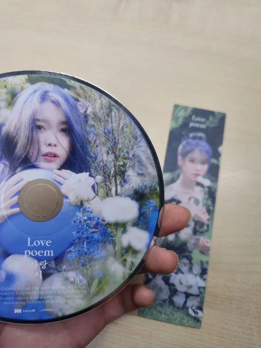 IU lovepoem クッション アイユ IU(アイユ) Love Poem アルバム CD cd + ブックマーク - メルカリ