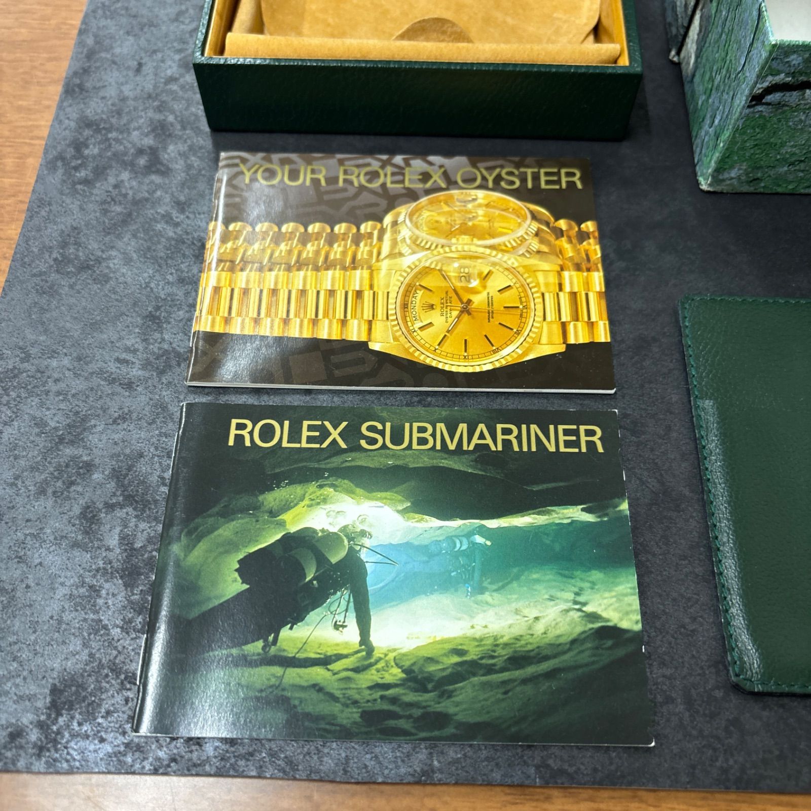ROLEX ロレックス 純正ケース Mサイズ　【付属品付き】 ROLEX ロレックス ケース （写真にある付属品付き） - メルカリ