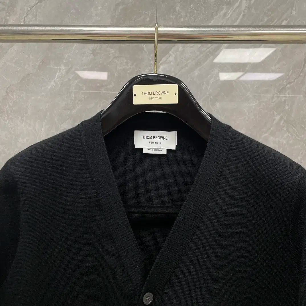 Thom Browne(トム・ブラウン) ユニセックス カジュアル ロゴ 黒