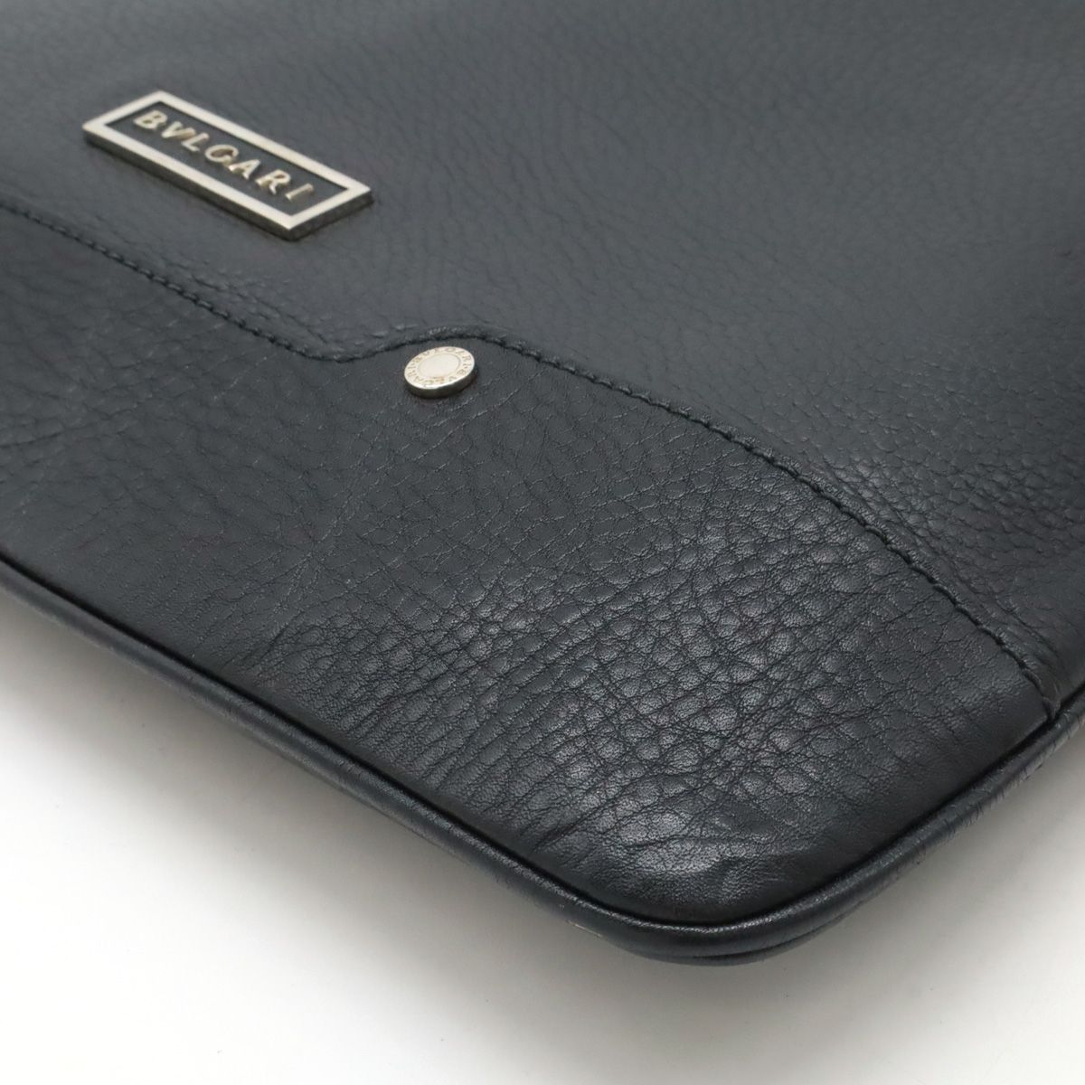 【美品】ブルガリ アーバン ショルダーバッグ レザー 黒 バイカラー 斜め掛け 美品】ブルガリ アーバン ショルダーバッグ レザー 黒 バイカラー 斜め