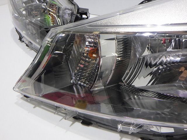 130 ヴィッツ ヘッドライト左右 HID NCP130 135 前期 52-236 F2 コーティング NSP 比較的 250910065