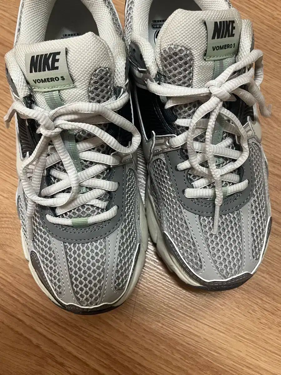 NIKE
