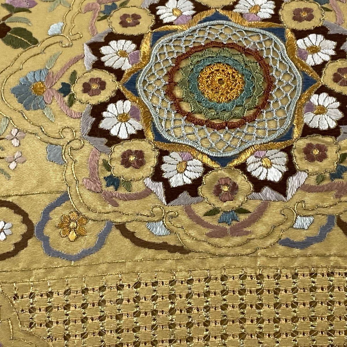 在庫一掃】 袋帯 美品 逸品 華文 草花 刺繍 金糸 金色 六通 正絹