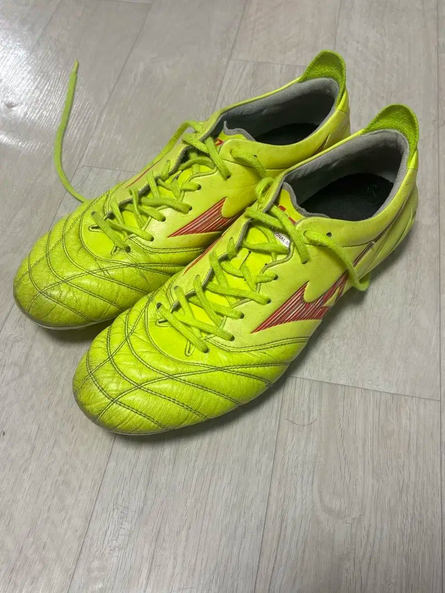 mizuno ミズノ モレリア ネオ 4 サッカーシューズ 275