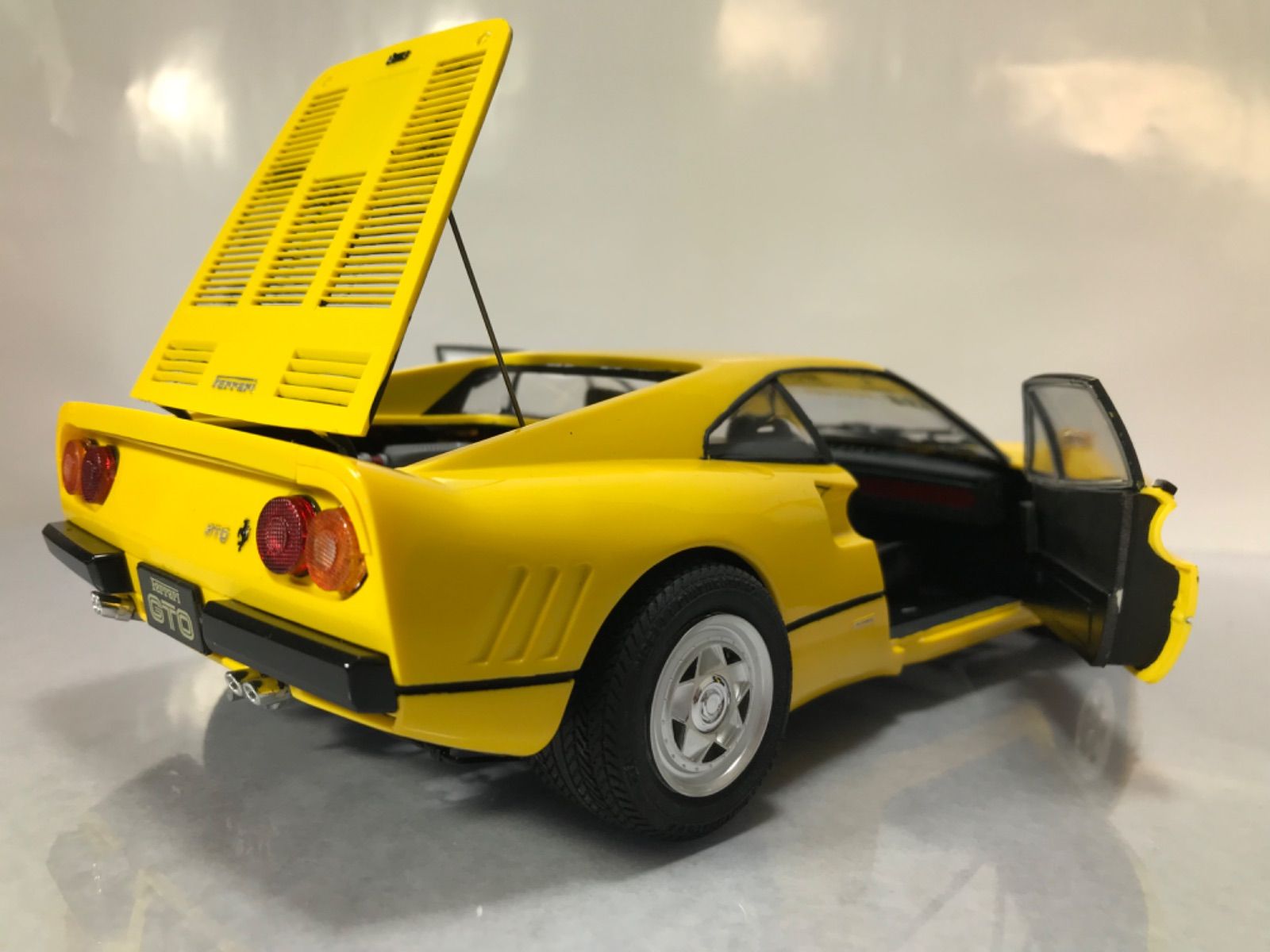 フジミ模型 1/16 フェラーリ 288ＧＴＯイエロー塗装 完成品 ケース付き 