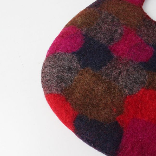 極美品 ena kuam エナクアム UROKOバッグ フェルトバッグ/レッド系