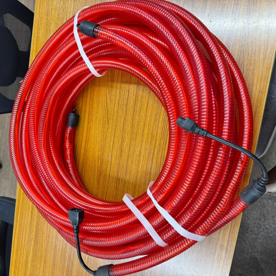 ソーラーLEDチューブ 4点セット 4巻 コントローラ4機 駐車場 現場 安全 夜間点灯 保安灯 桶川店