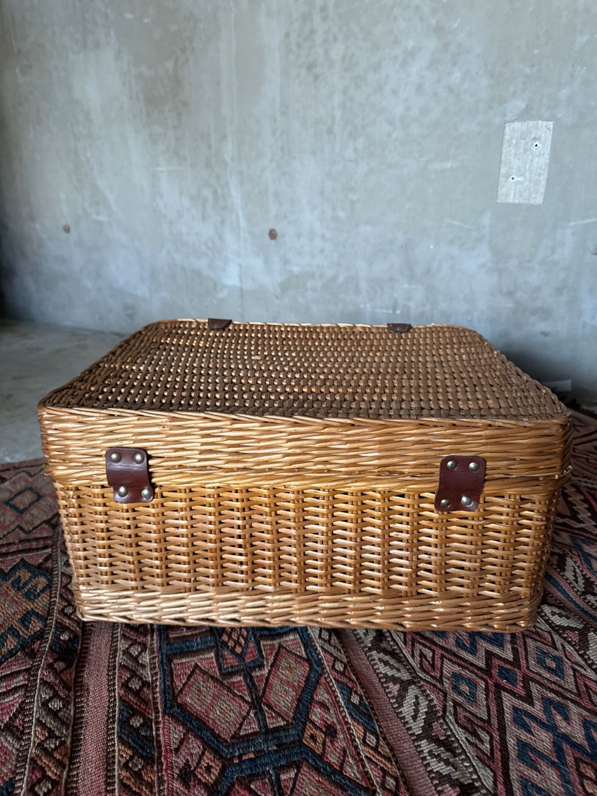 お買い得品 ヴィンテージ ラタン藤ピクニックバスケット トランク型